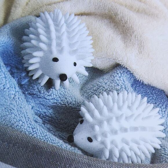 🔺️NIB White Hedgehog Rubber Spikey Laundry Dryer Buddy Balls Set of 2 - Picture 1 of 10